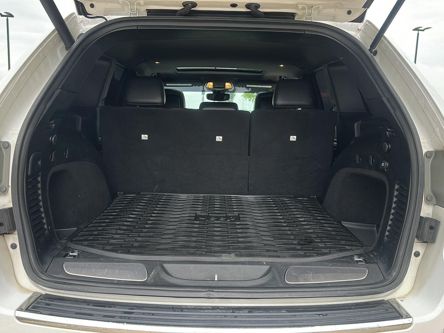 Used 2017 Bright White Clearcoat Jeep Limited image 33