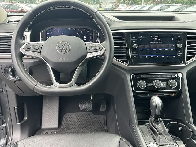 Used 2023  Volkswagen 3.6L V6 SE w/Technology image 18
