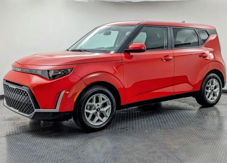 Used 2025 Red Kia LX image 18