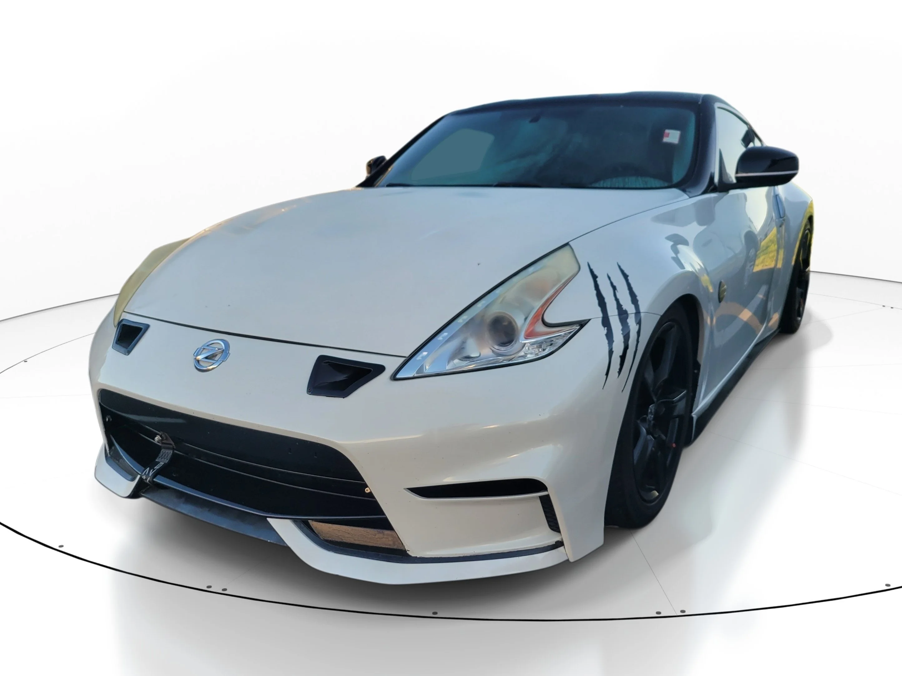 Used 2014 Pearl White Nissan Base image 3