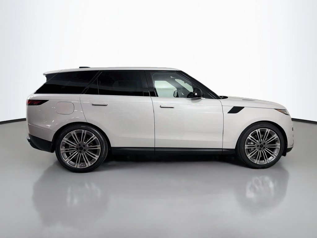 New 2027 Borasco Grey Land Rover  SE P360 image 4