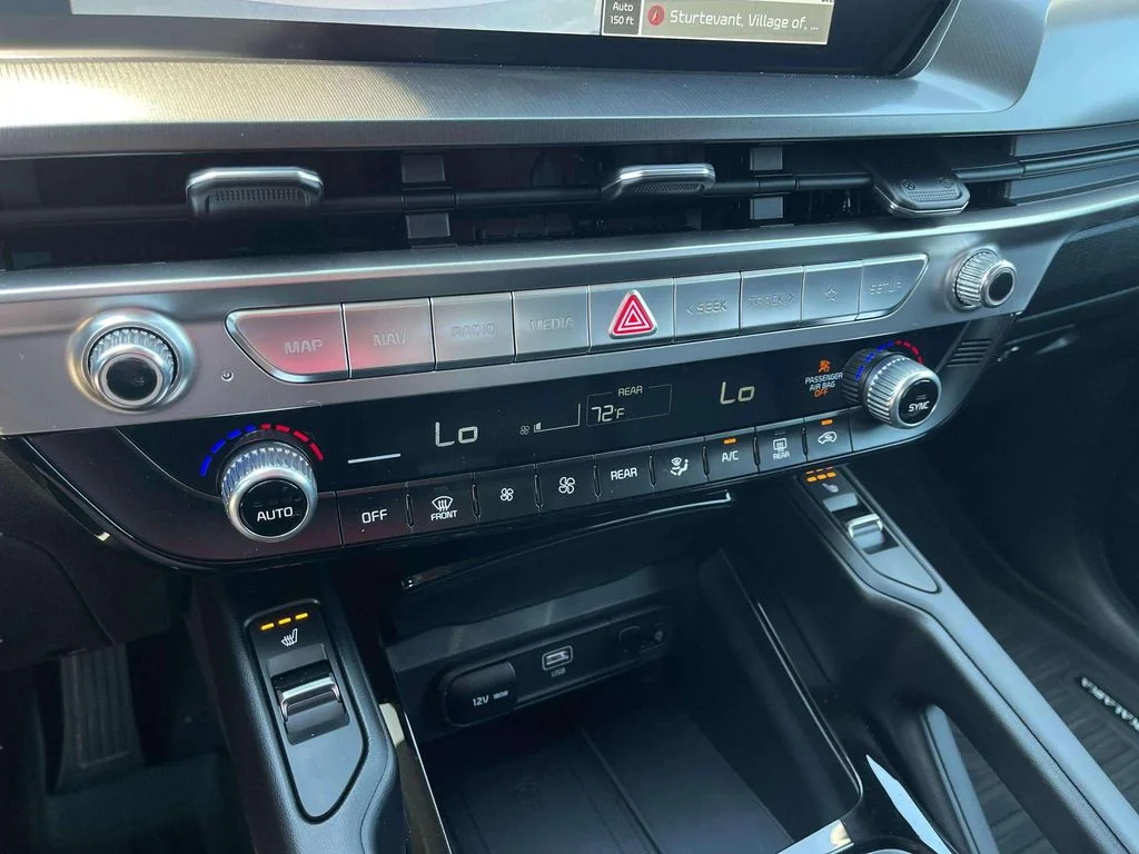 Certified Used 2024 Everlasting Silver Kia S image 12