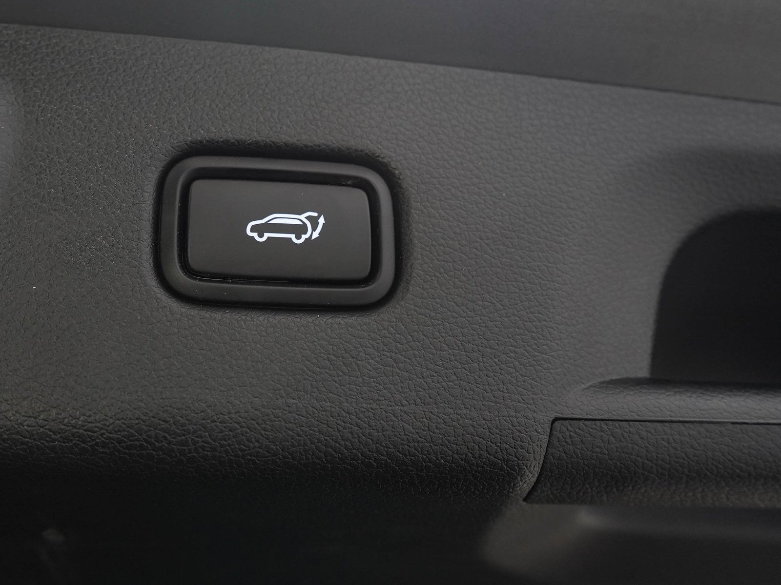 Certified Used 2025 Steel Graphite Hyundai SEL AWD image 12