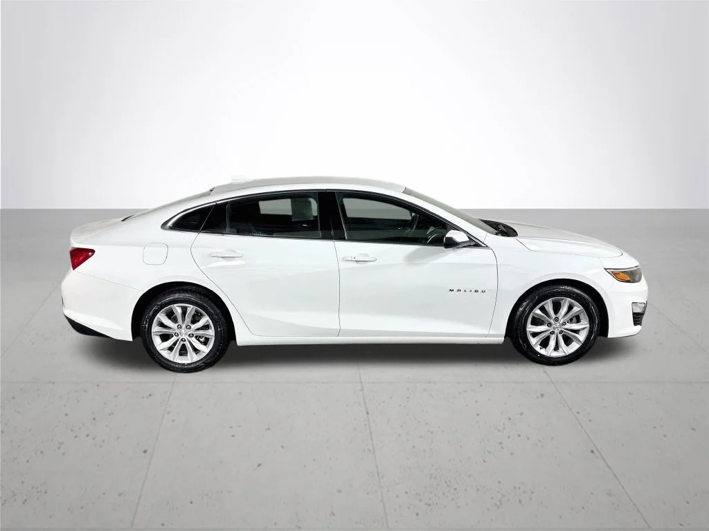 Used 2025 White Chevrolet LT image 5