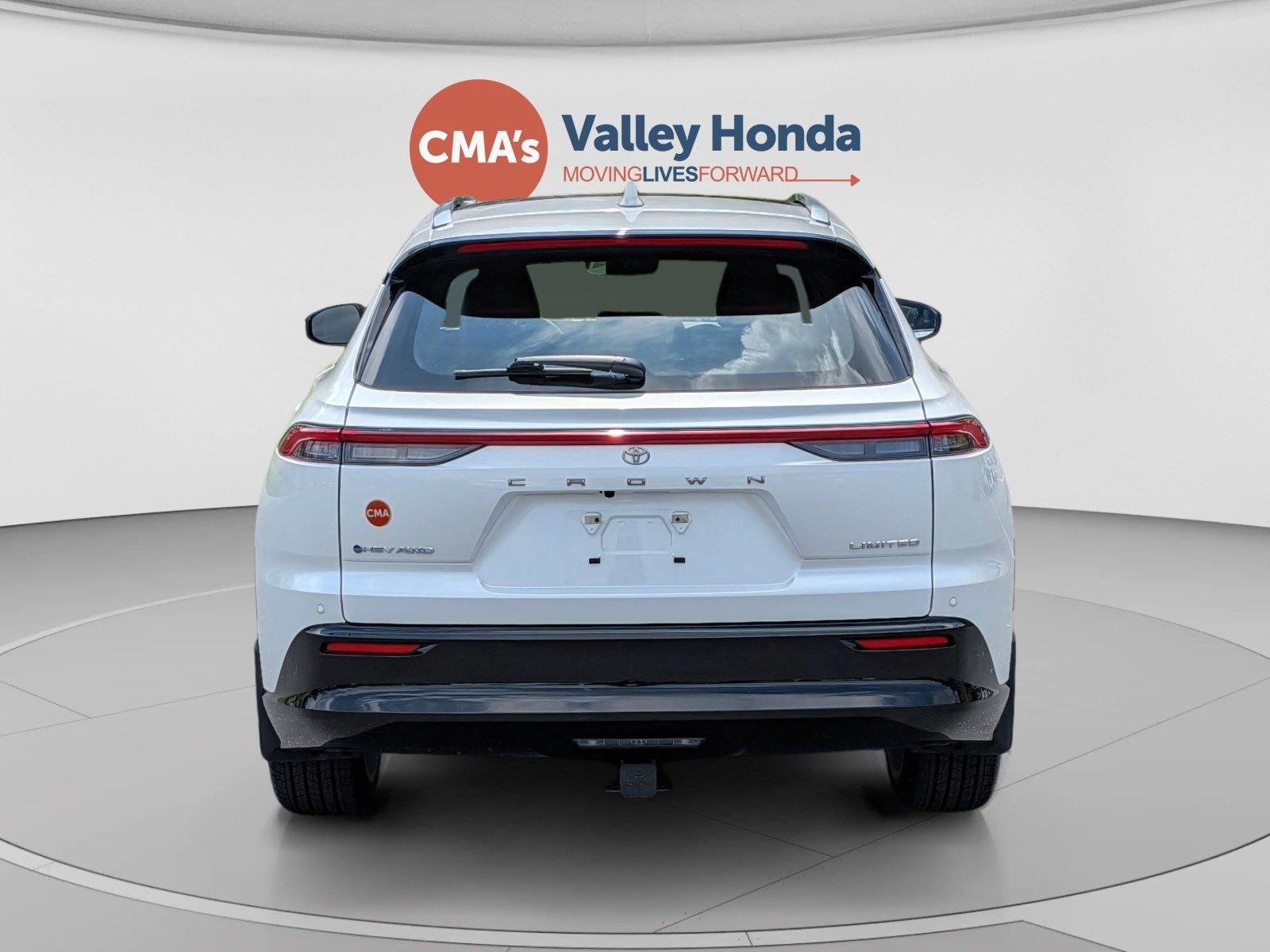 Used 2025 Oxygen White Toyota Limited image 4