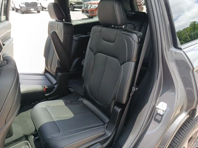 New 2026 Baltic Gray Metallic Clear-Coat Exterior Paint Jeep Limited Reserve image 21