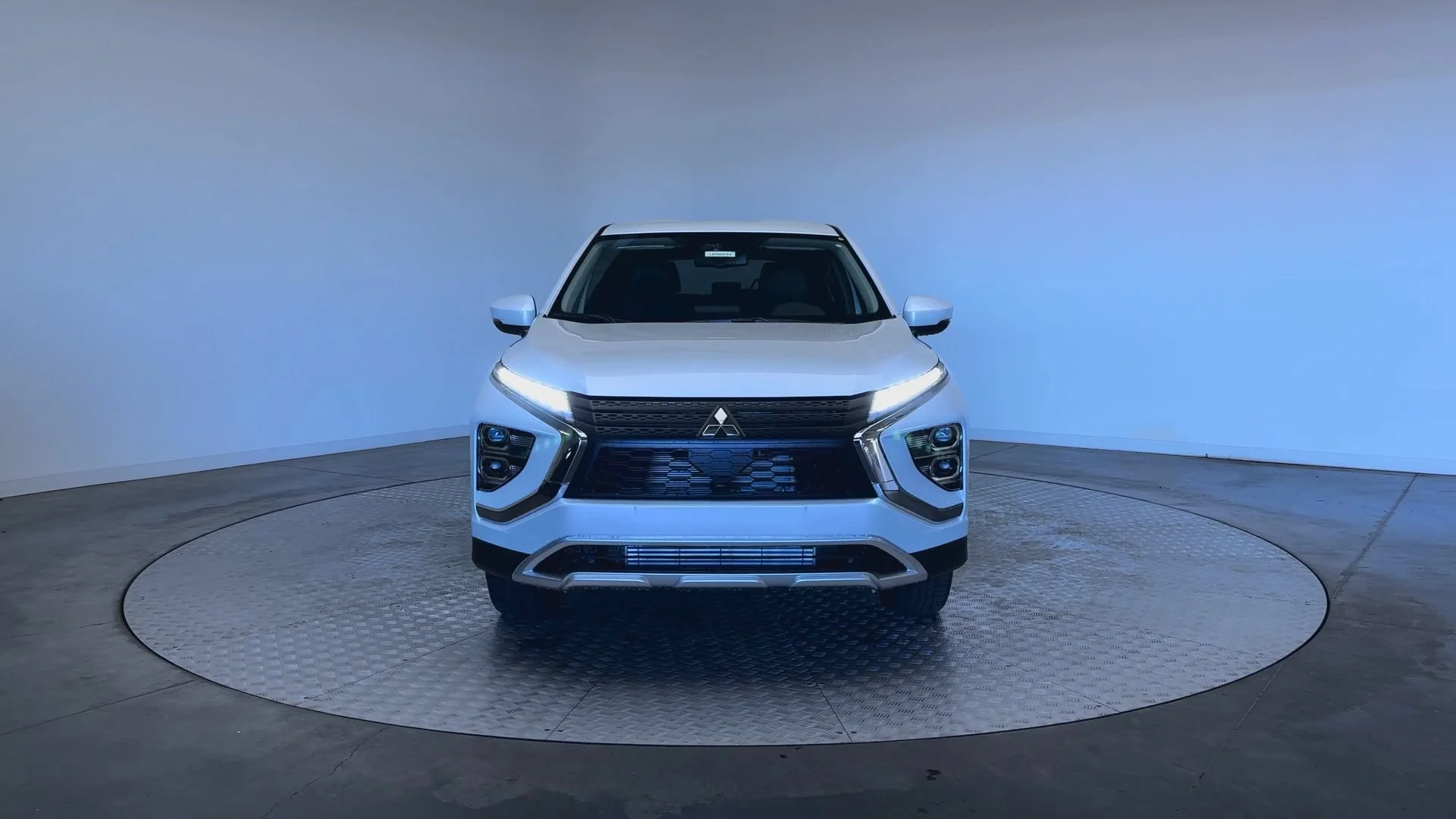 New 2026 White Diamond Mitsubishi SE image 3