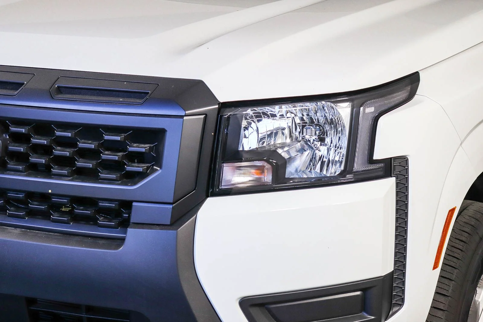 New 2025 Glacier White Nissan Crew Cab S image 4