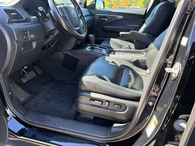 Used 2017 Black Honda EX-L image 9