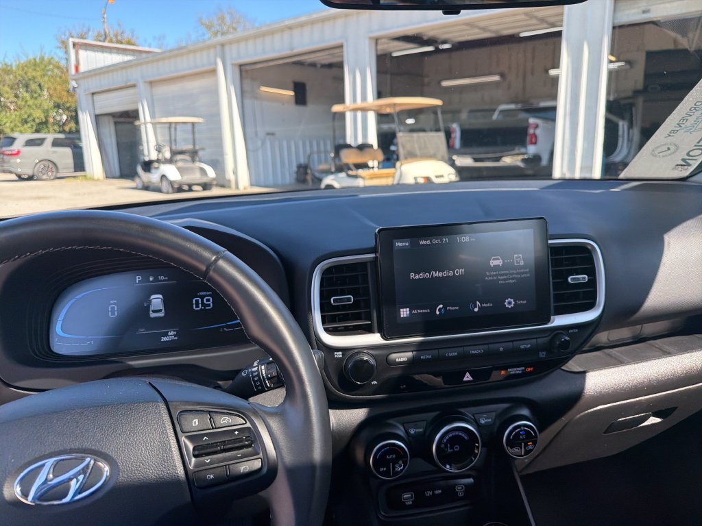 Used 2025 Silver Hyundai SEL image 21