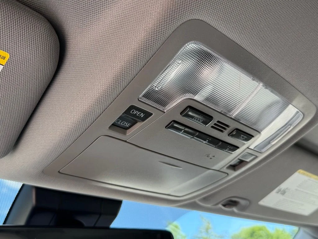 Used 2019 White Toyota XLE image 21