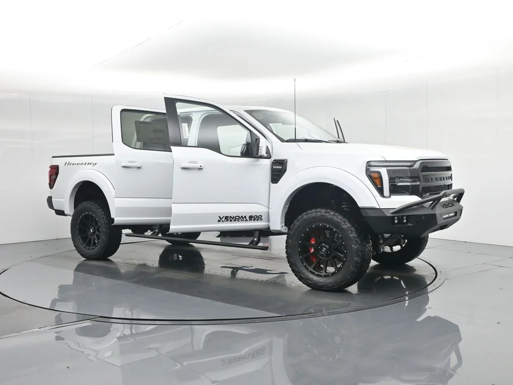 New 2025 Oxford White Ford Lariat image 35