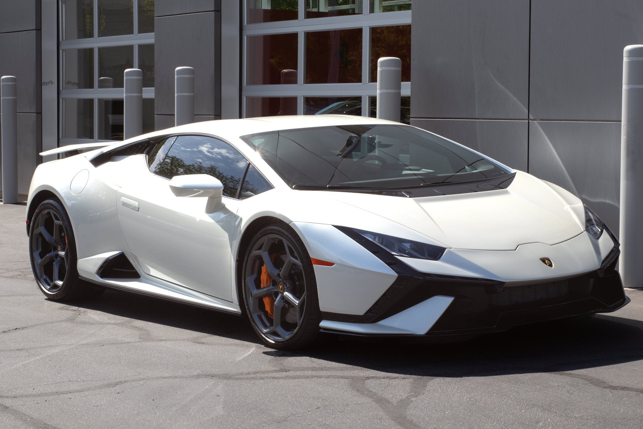 Used 2024 White Lamborghini Coupe image 8