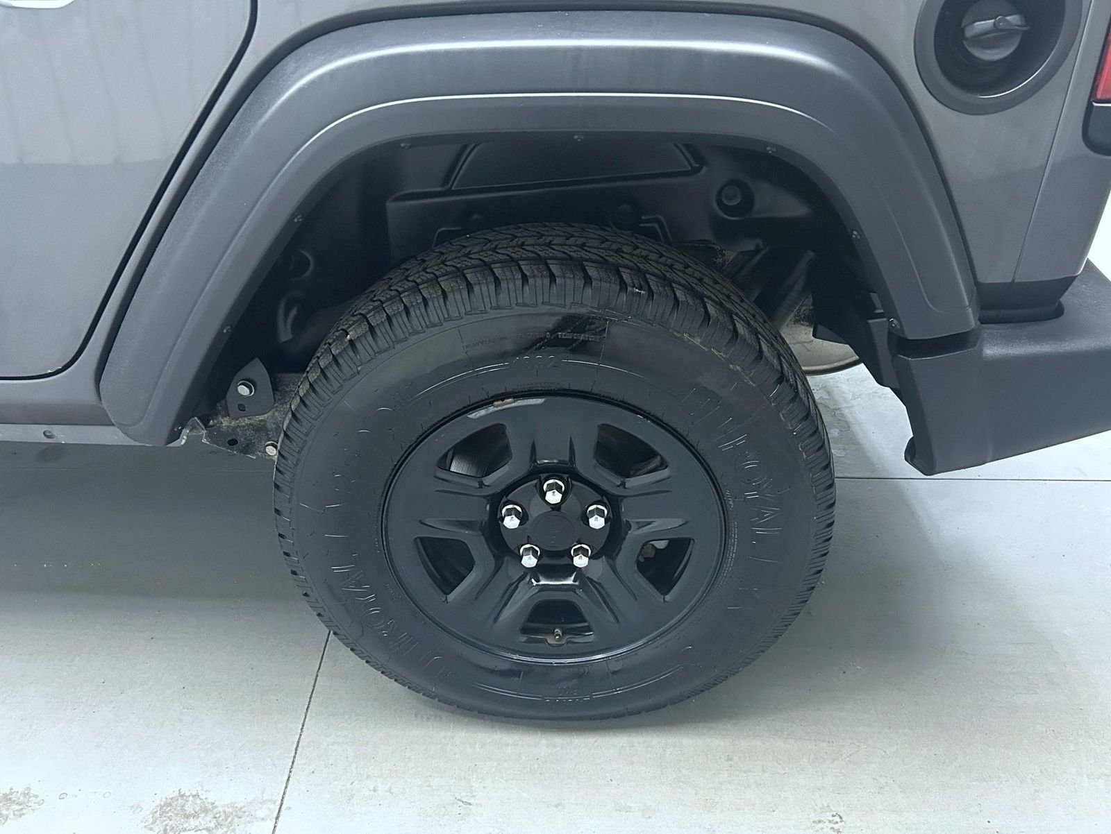 Used 2018 Gray Jeep Unlimited Sport image 23