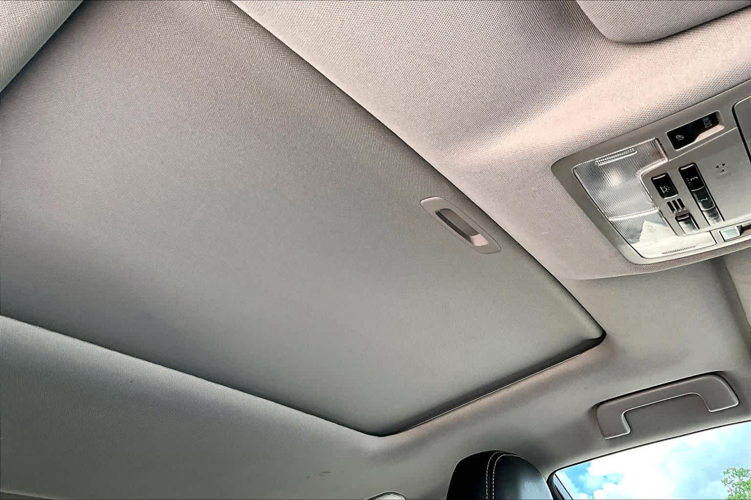 Used 2018 Blizzard Pearl Toyota SE image 20