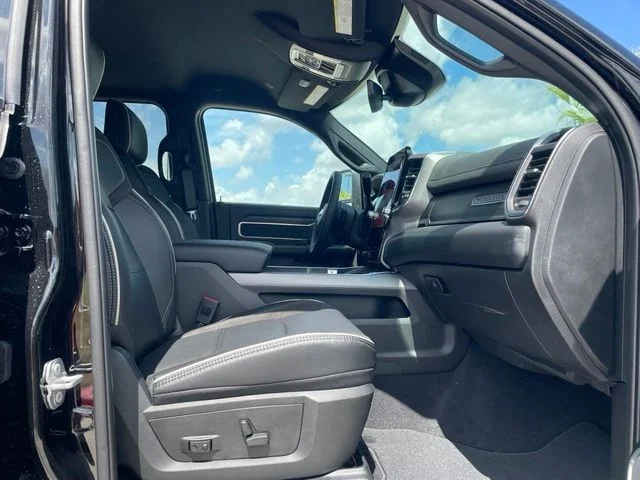 New 2026 Diamond Black Crystal Pearl-Coat Exterior Paint RAM Laramie image 22