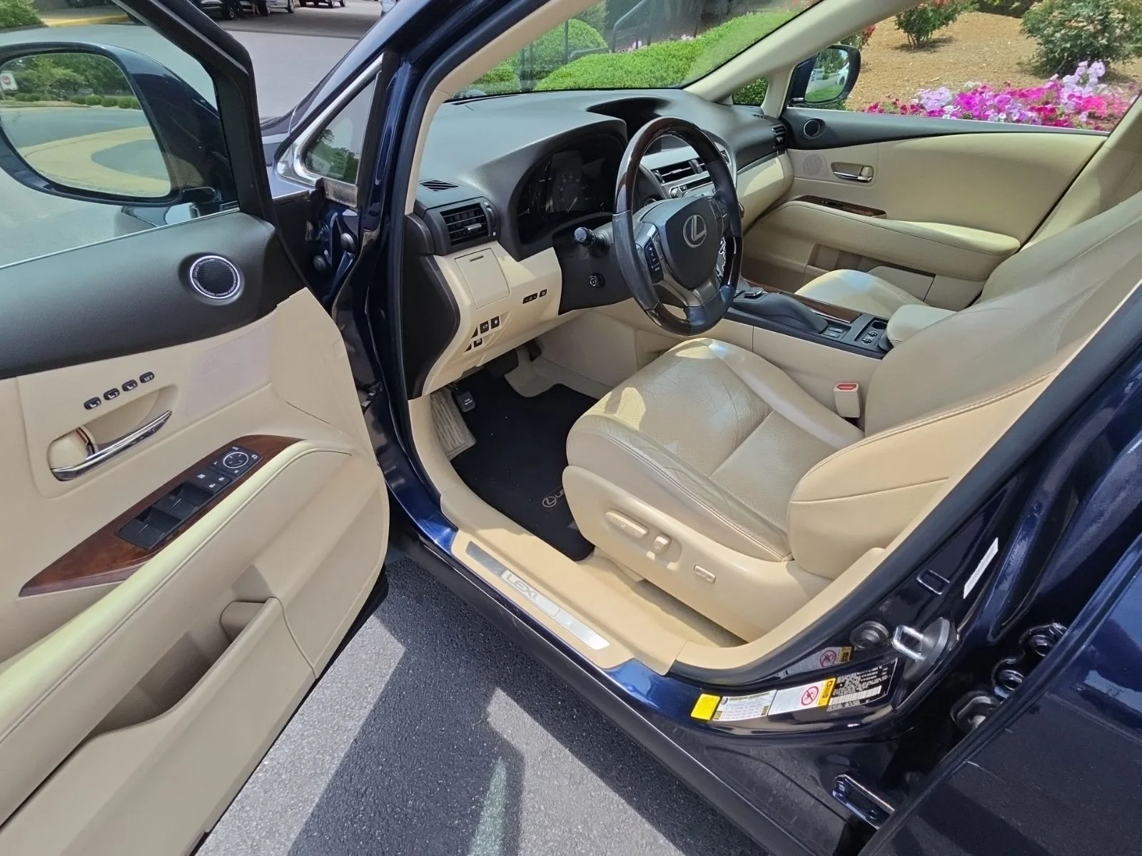 Used 2015  Lexus 350 image 24