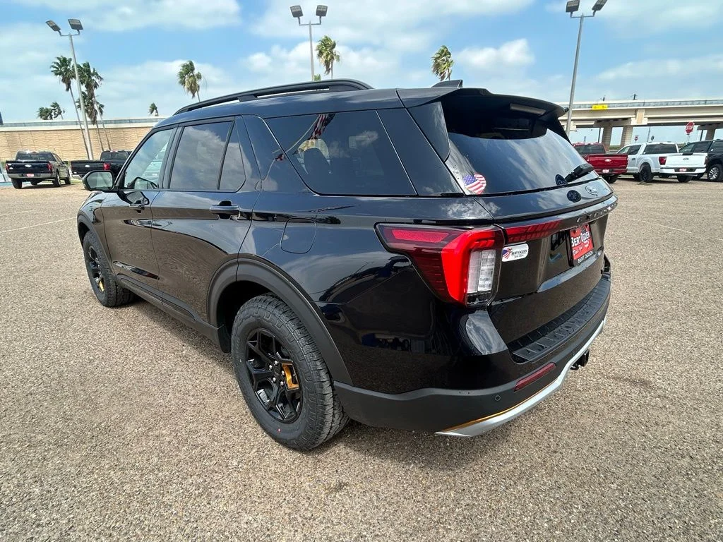 New 2026 Agate Black Metallic Ford Tremor® image 5