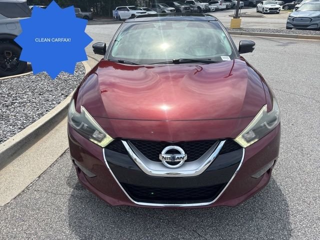 Used 2016 Red Nissan Platinum image 3