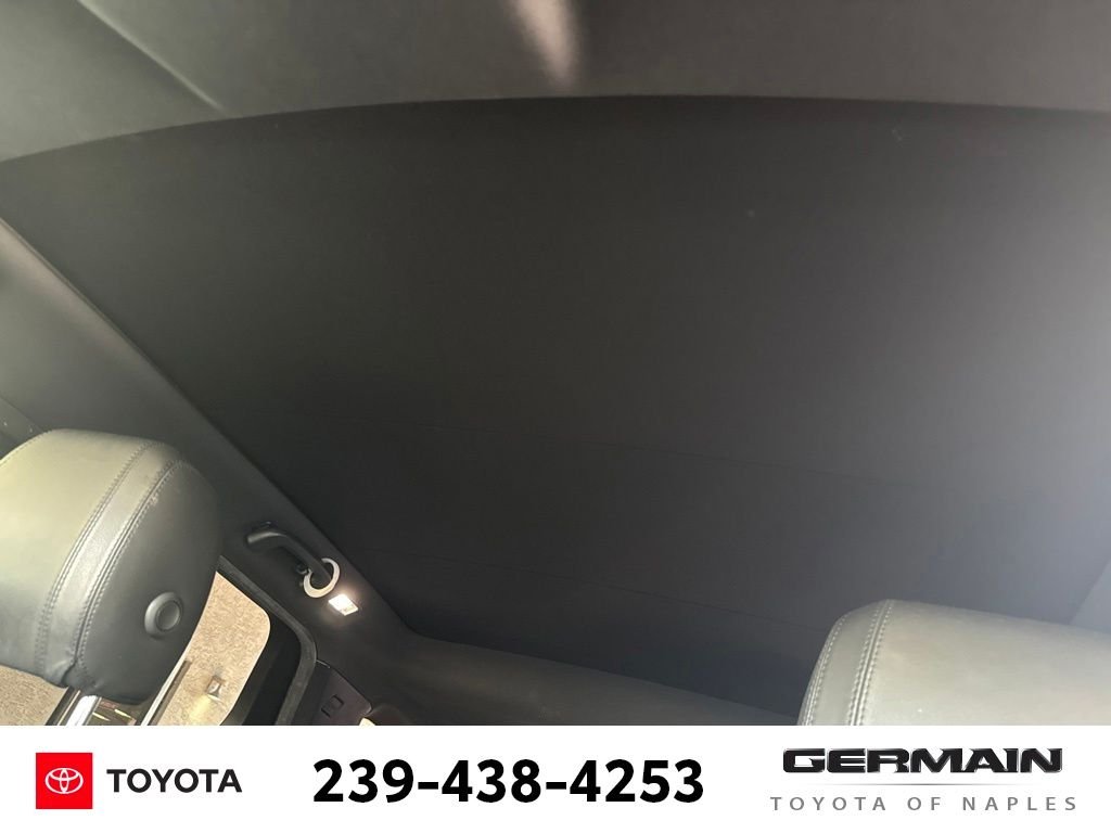 Used 2018 White Land Rover HSE image 21
