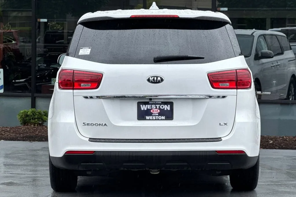 Used 2021 Pearl Kia LX image 5