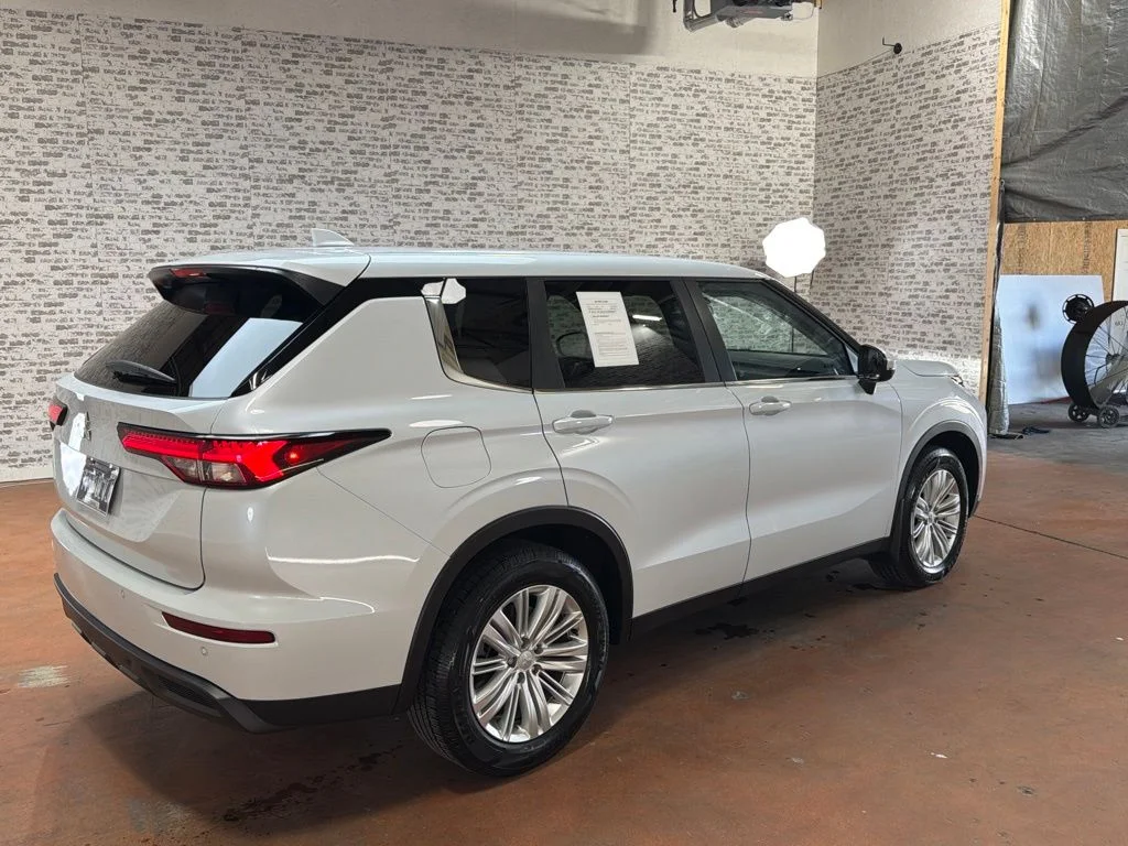 Used 2023 White Mitsubishi ES image 6