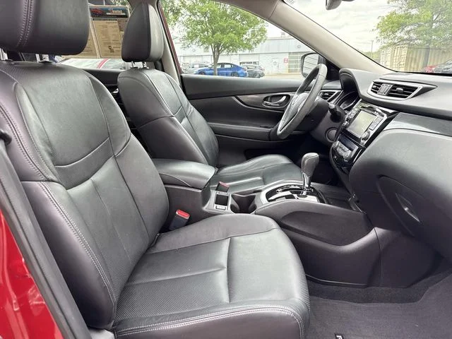 Used 2015 Red Nissan SL image 13