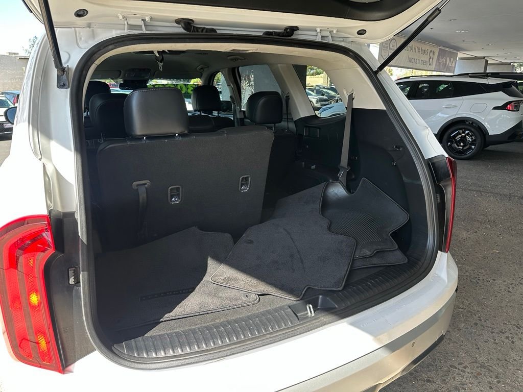 Used 2024 White Kia LX image 21