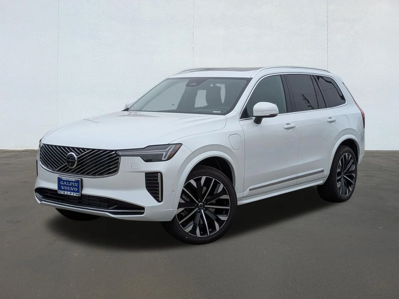 2026 Volvo XC90 T8 Recharge Ultra Bright 4WD's photo