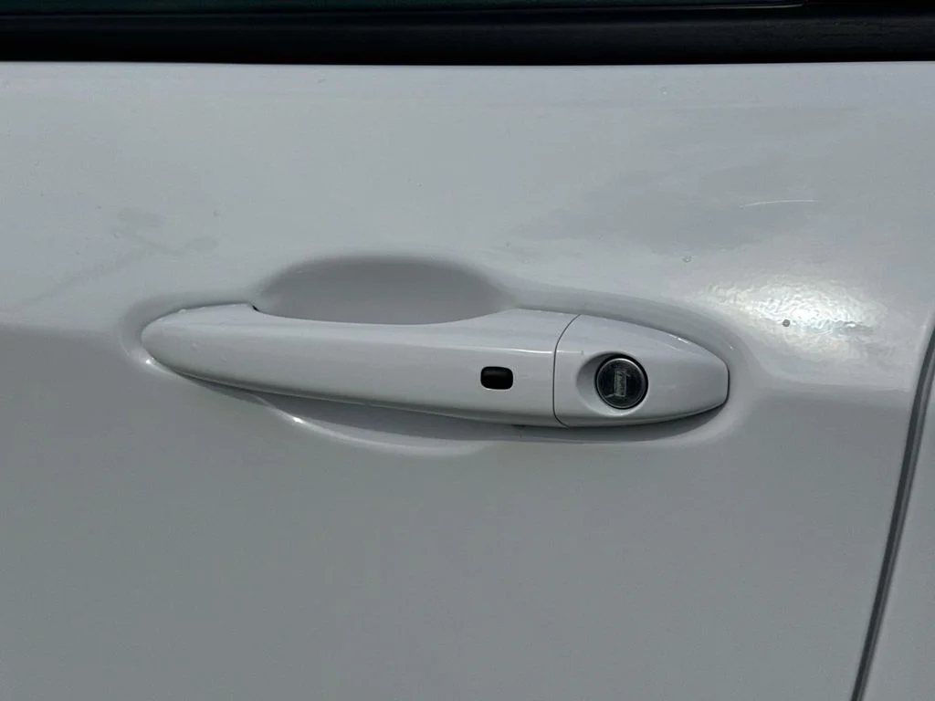 New 2026 White Jeep Latitude image 12