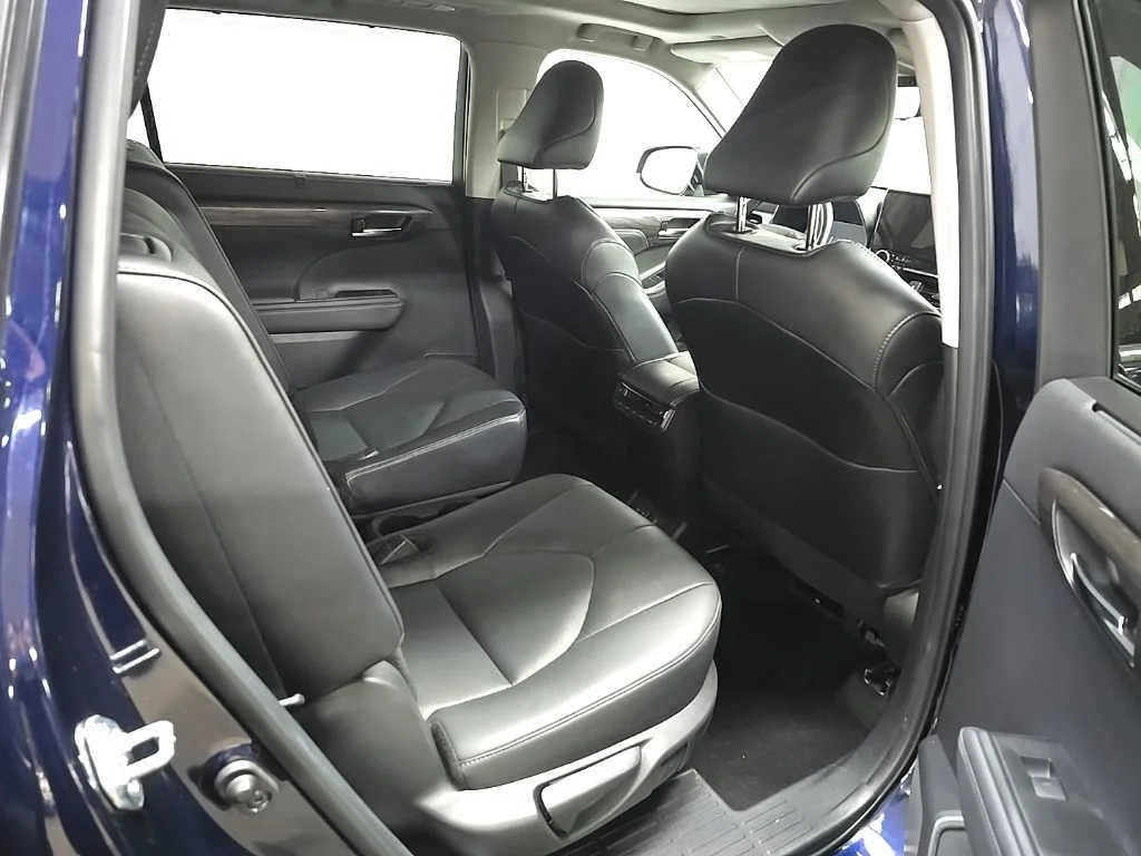 Used 2024  Toyota Platinum image 18