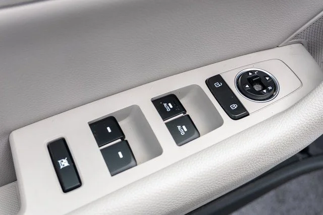 Used 2019 White Hyundai Base image 20