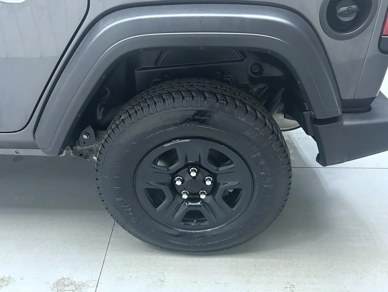 Used 2018 Gray Jeep Unlimited Sport image 23