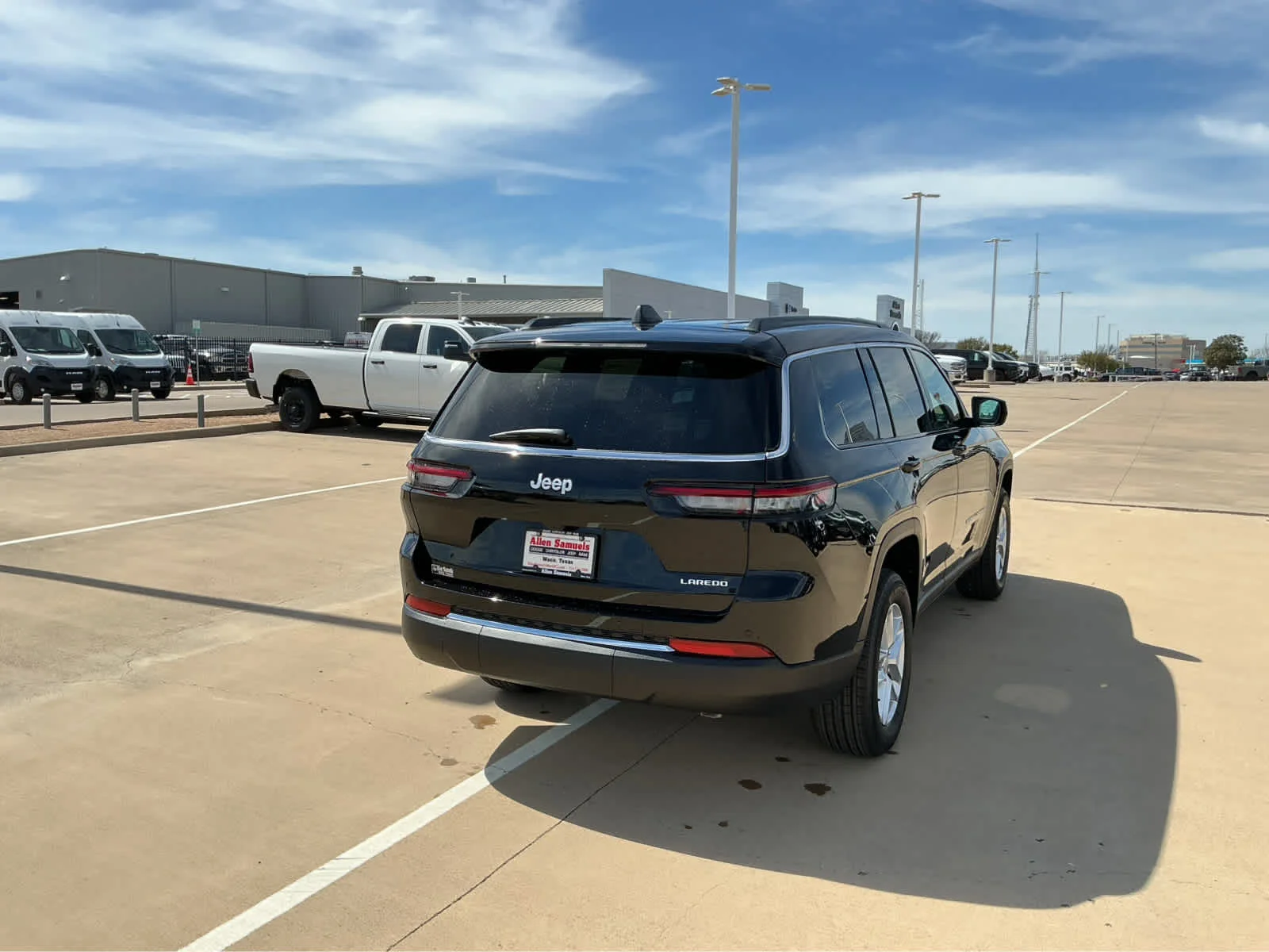 New 2026 Diamond Black Crystal Pearl-Coat Exterior Paint Jeep Laredo X image 6