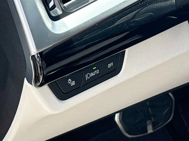 Used 2026 White BMW xDrive28i image 10