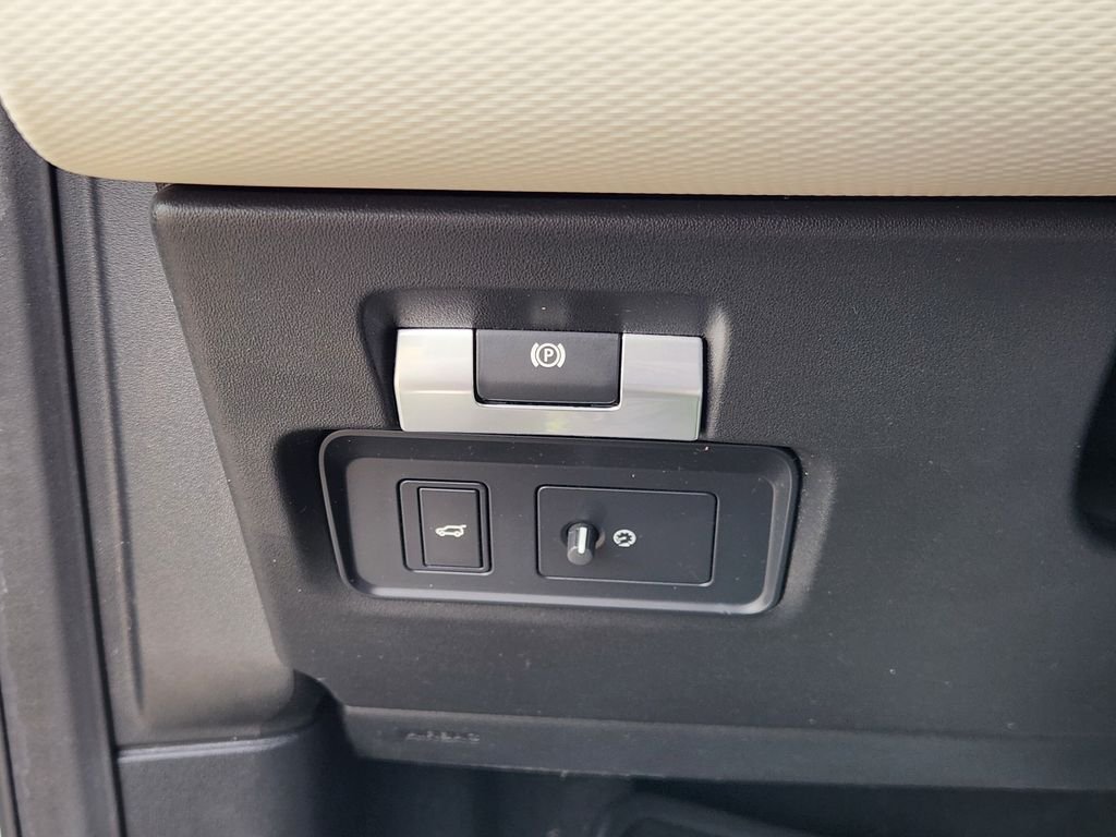 Used 2021  Land Rover S R-Dynamic image 21