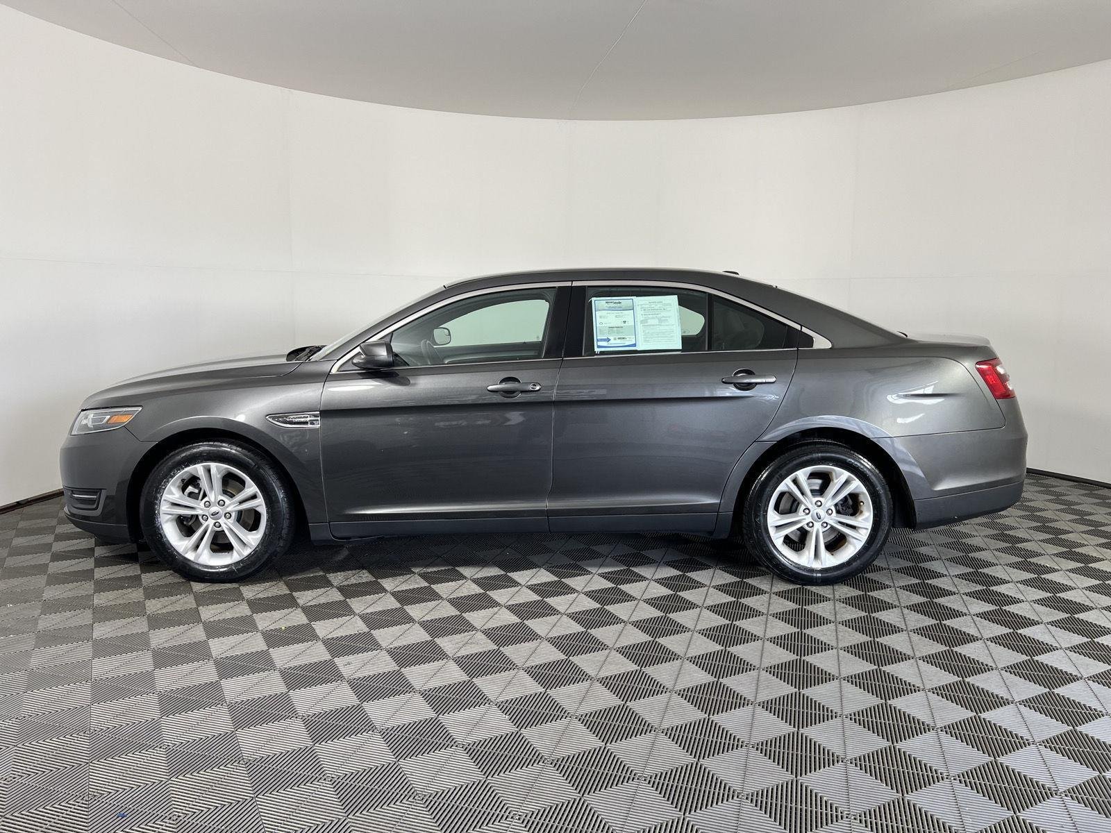 Used 2018 Magnetic Ford SEL image 6