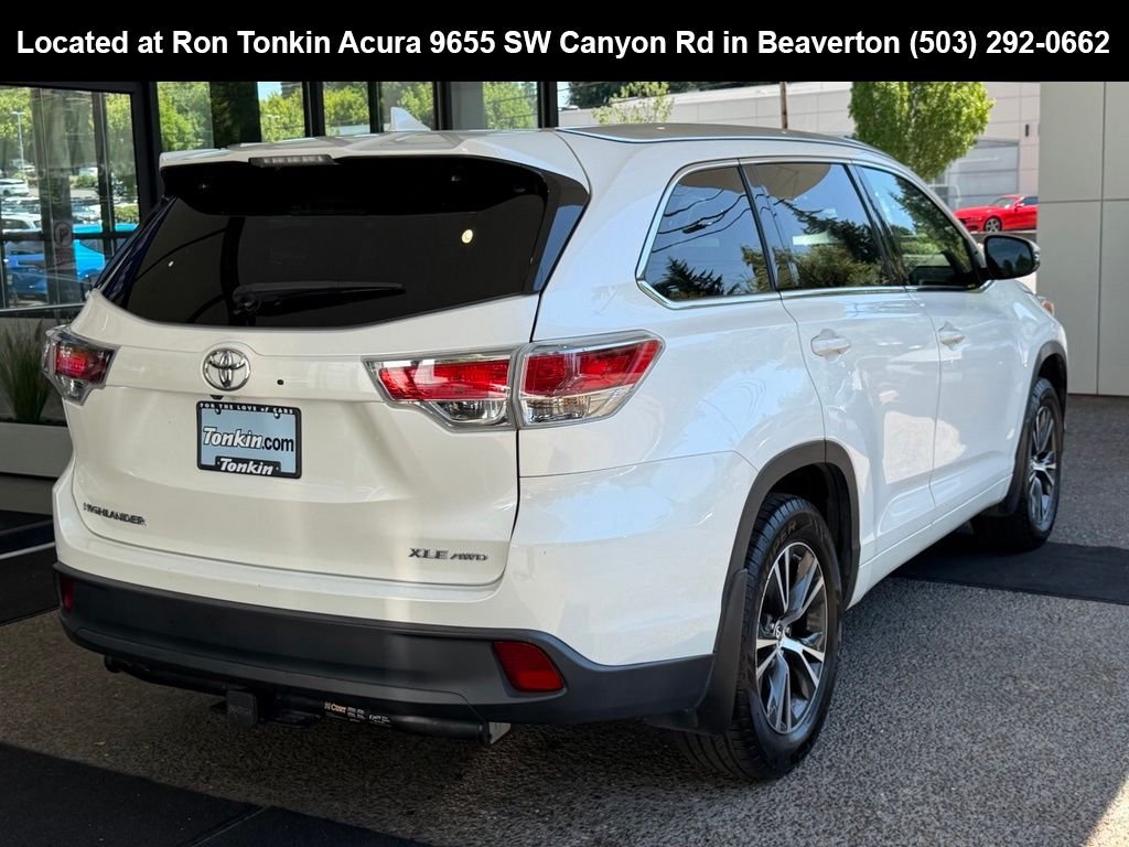 Used 2016 Blizzard Pearl Toyota XLE V6 image 7