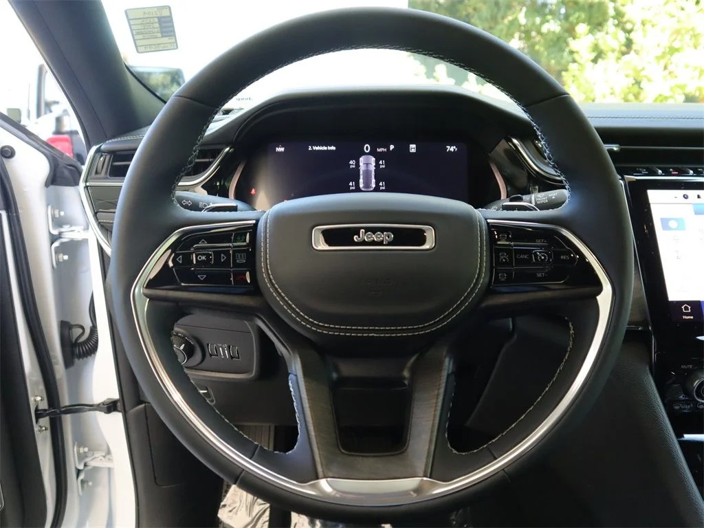 2023 Jeep Grand Cherokee Overland - Photo 9
