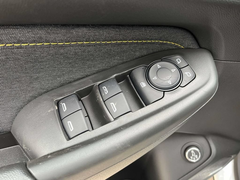 Used 2025 Iridescent Pearl Tricoat Chevrolet ACTIV image 22