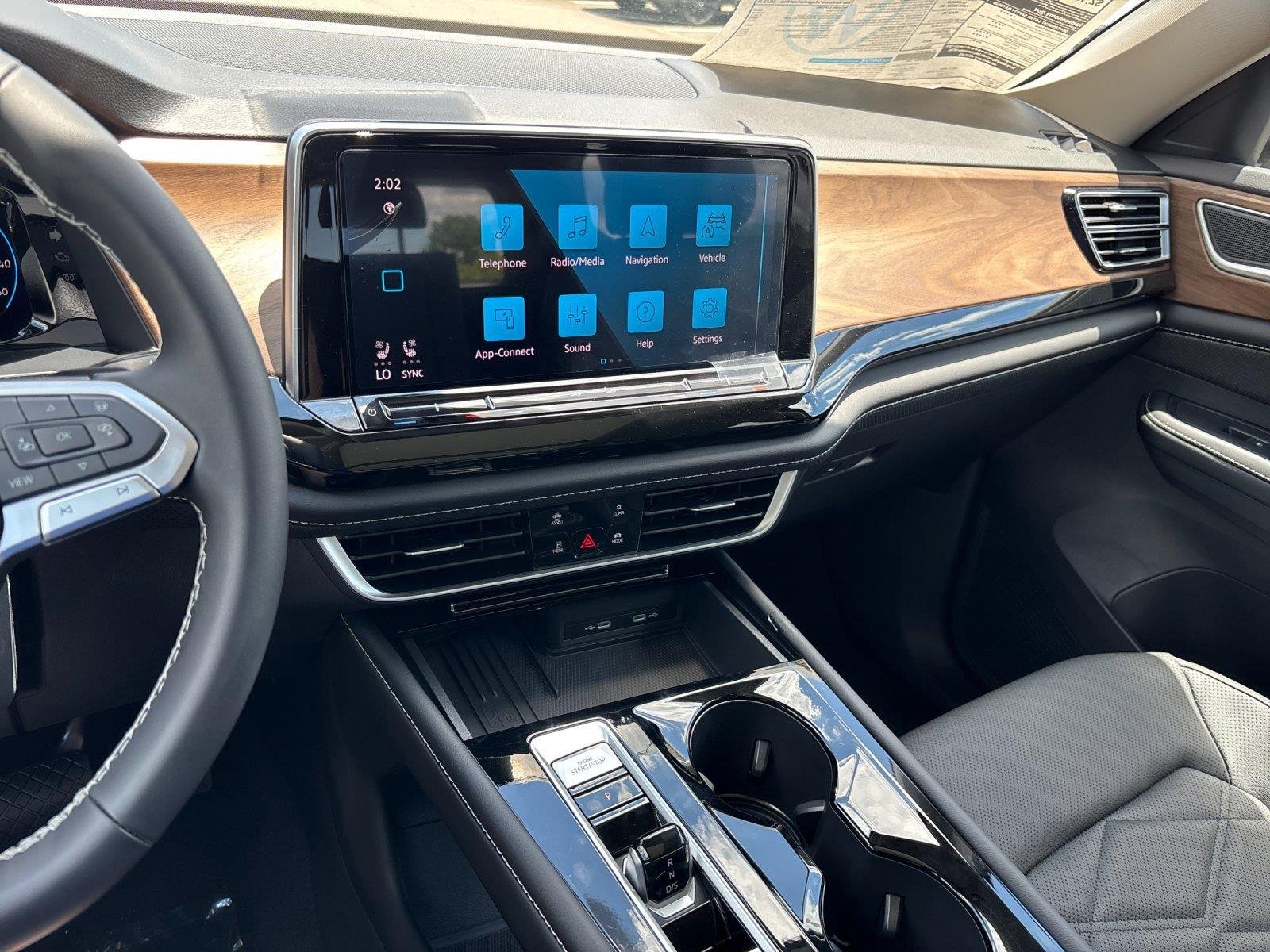 New 2026 pure gray Volkswagen 2.0T SE w/Technology image 28
