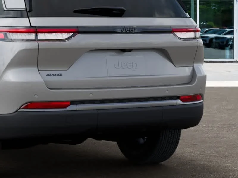 New 2026 Silver Zynith Jeep Laredo Altitude image 13