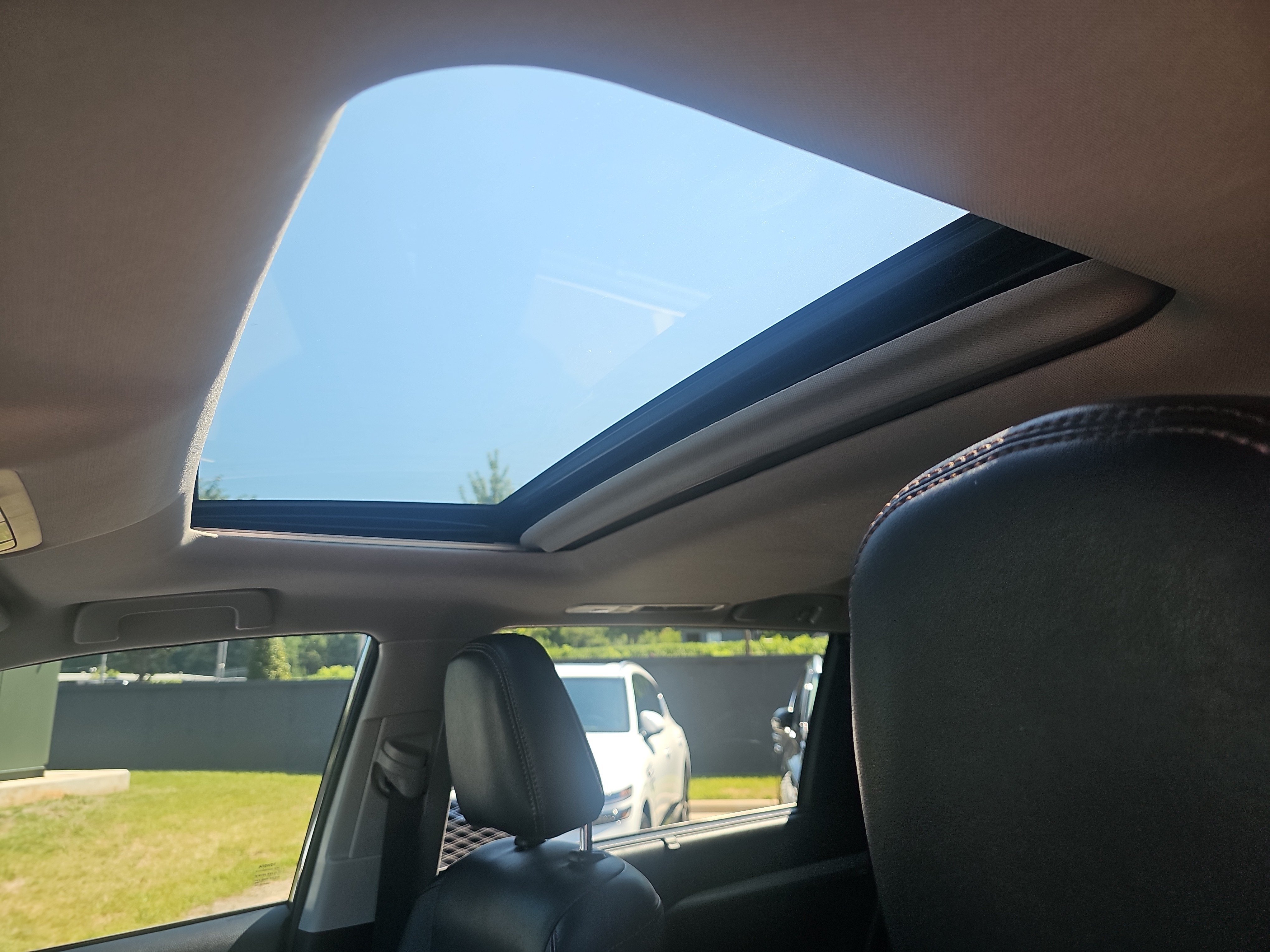 Used 2018 Predawn Gray Mica Toyota XLE image 28
