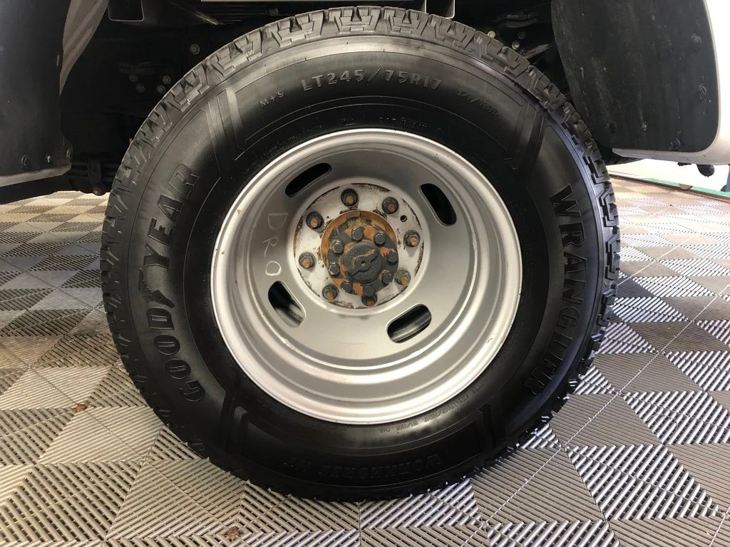Certified Used 2025 Oxford White Ford XLT image 25