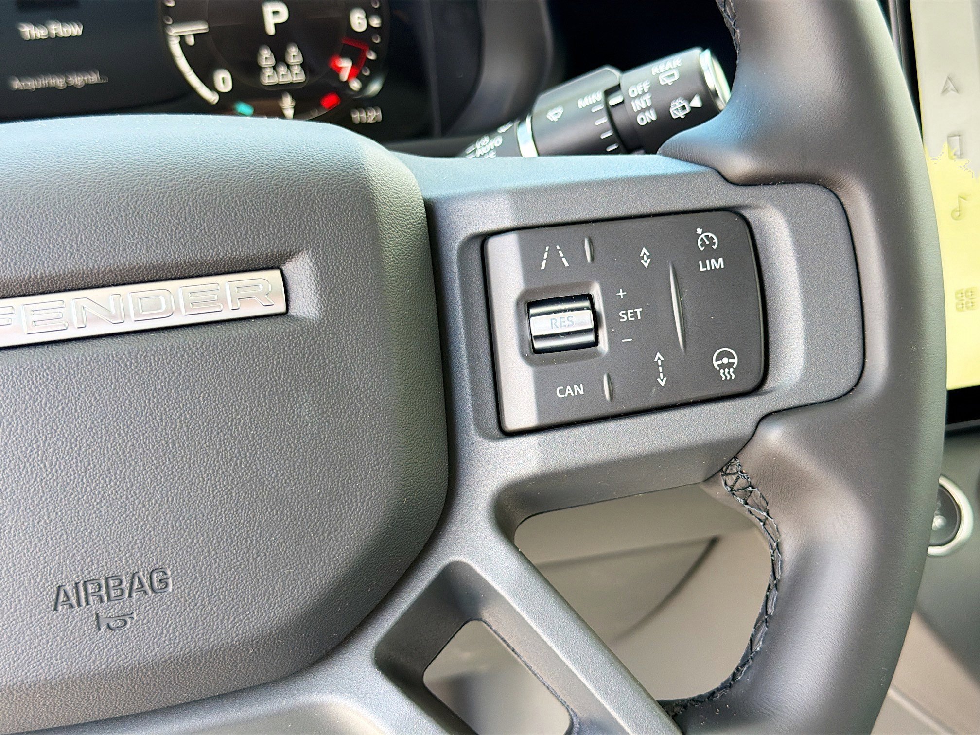 New 2026 Fuji White Land Rover X-Dynamic SE image 40