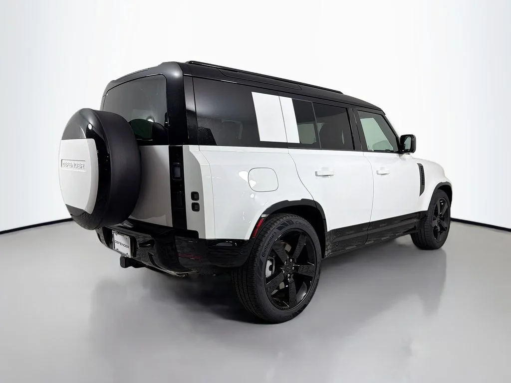 New 2026 Fuji White Land Rover X-Dynamic SE image 5