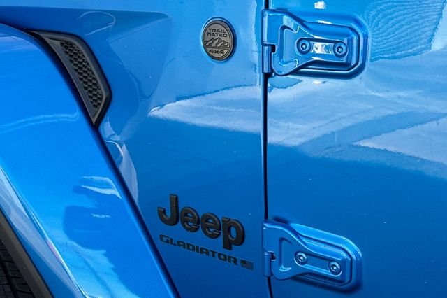 New 2026 Hydro Blue Pearlcoat Jeep Sahara image 24