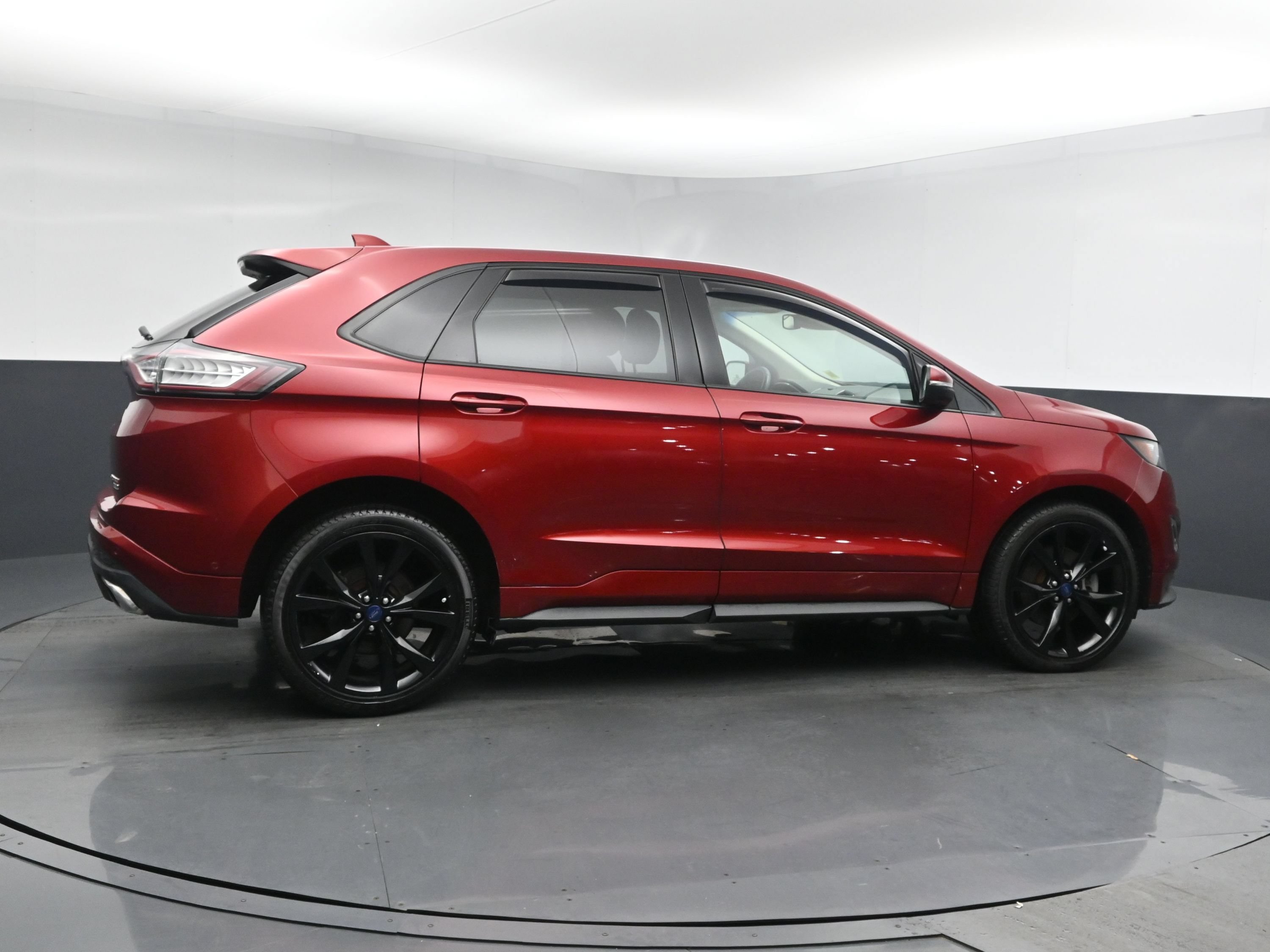Used 2016 Red Ford Sport image 3