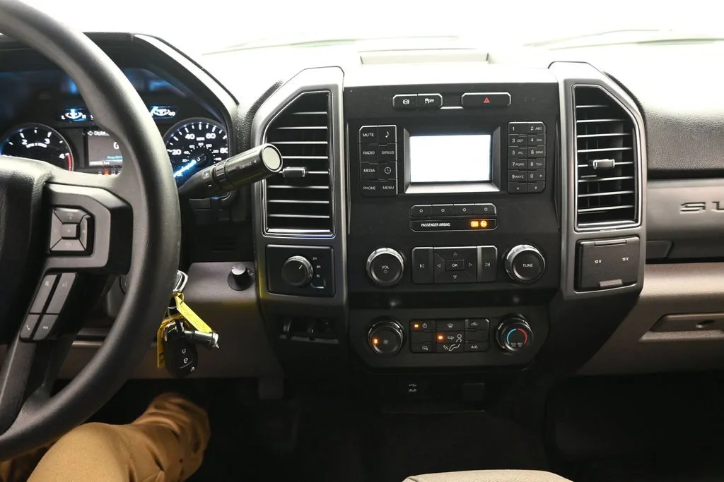 Used 2019 Oxford White Ford XLT image 34