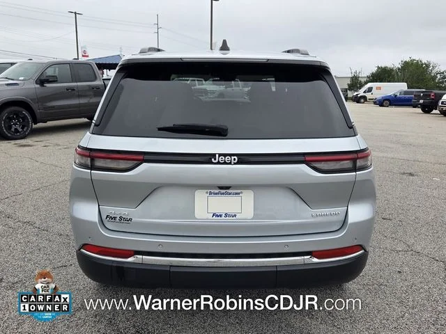 Used 2024 Silver Jeep Laredo image 11